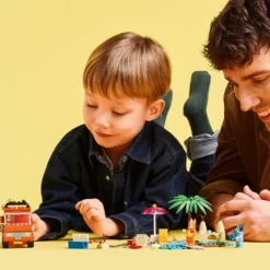 Lego® Bluey 11201: Blueyn ja Katin hupihetket leikkikentällä