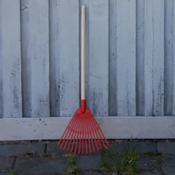 Plasto lasten lehtiharava