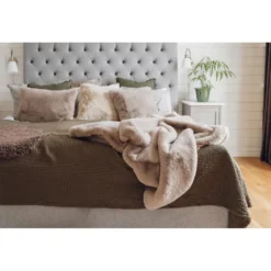 Tekoturkistyyny Fluffy taupe